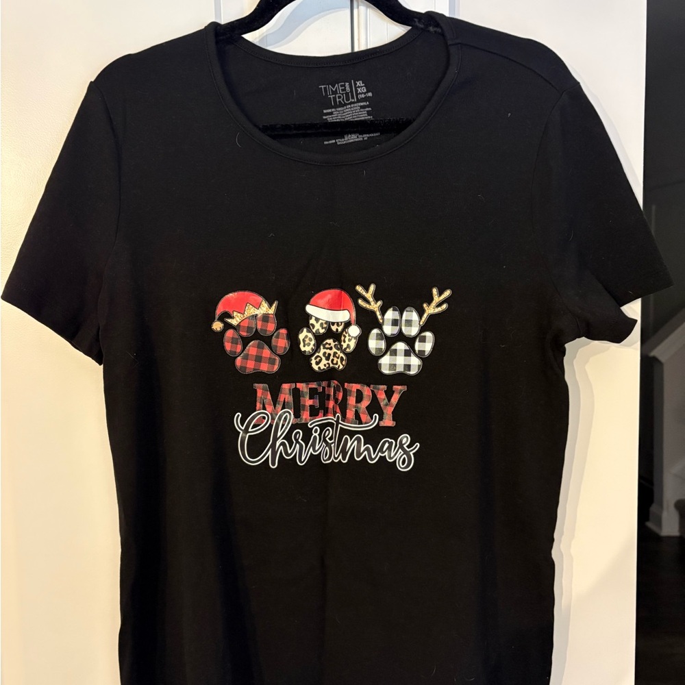 Time and Tru Black Christmas Paw Print T-Shirt